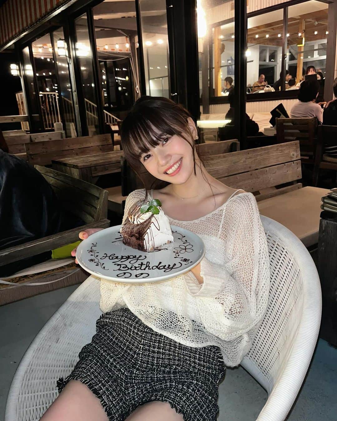 青井乃乃さんのインスタグラム写真 - (青井乃乃Instagram)「超大きいシフォンケーキだった( ᴖ_ᴖ )‎！！！ はぁ、美味しかった~サプライズケーキ、これまた親友さまです！ありがとう☺️2人でわけわけした！美味しかった~！！！！ #青井乃乃」11月24日 18時15分 - no.17_11