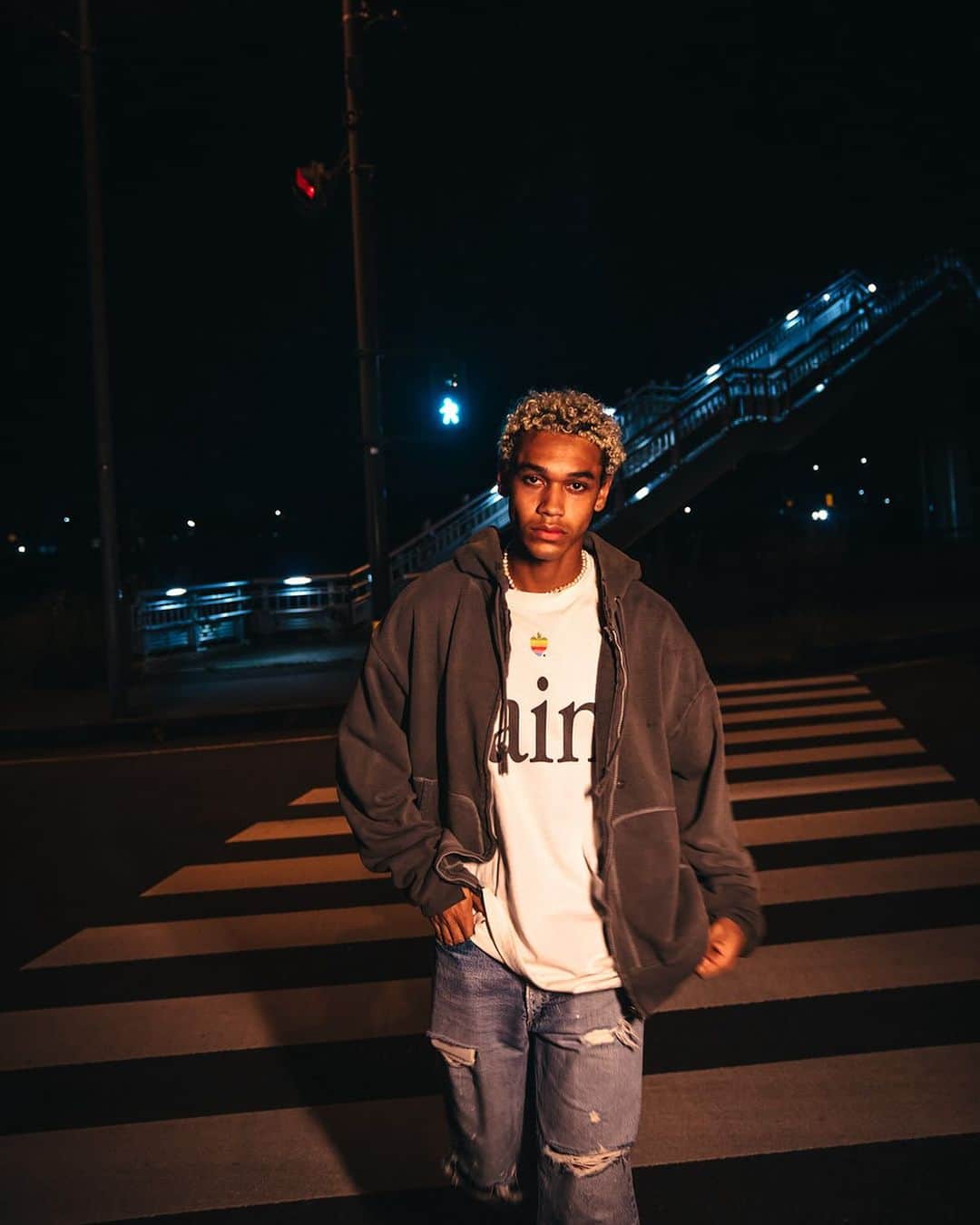 のインスタグラム：「【©SAINT Mxxxxxx】>>> LAUNCHING 11.25(sat) 10:00-   ©︎ SAINT Mxxxxxx AW23 Drop 9  READYMADEのデザイナー細川雄太と、ロサンゼルスのマルチヴィジュアルアーティストであるCali Thornhill DeWittが手掛ける©︎SAINT Mxxxxxx。AW23シーズンのDrop 9が到着。 ダメージ加工を施したジップアップ・フーディも到着。  @saint_mx6_official @caramelbobby ＠rkrkrk  ◼️RESTIR.COM ONLINE STORE 　11/25(sat) 10:00〜販売開始  ◼️RESTIR BOUTIQUE 　11/25(sat) 11:00〜販売開始  #SAINTMxxxxxx #RESTIR #mens #aw23」