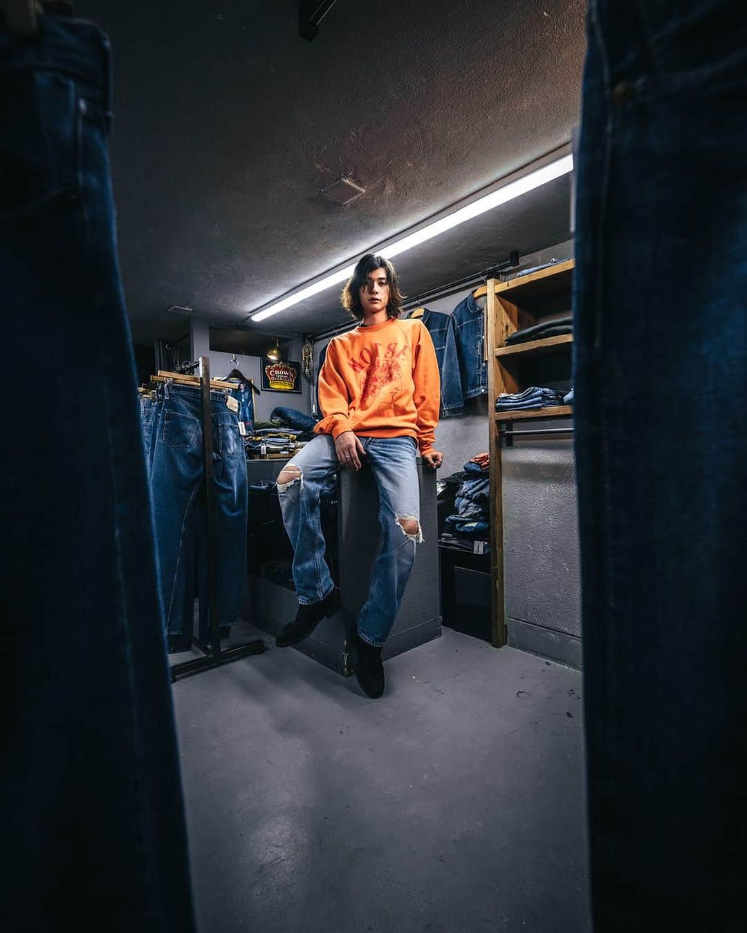のインスタグラム：「【©SAINT Mxxxxxx X BerBerJin】>>> LAUNCHING 11.25(sat) 10:00-   ©︎ SAINT Mxxxxxx AW23 Drop 9  READYMADEのデザイナー細川雄太と、ロサンゼルスのマルチヴィジュアルアーティストであるCali Thornhill DeWittが手掛ける©︎SAINT Mxxxxxx。AW23シーズンのDrop 9が到着。 スウェットは1960年代のヴィンテージスウェットをベースに、©SAINT Mxxxxxxの感性でグラフィックやディテール、シルエットをアップデートしている。  @saint_mx6_official @caramelbobby @yuttan1977 @berberjin_harajuku ＠rkrkrk  ◼️RESTIR.COM ONLINE STORE 　11/25(sat) 10:00〜販売開始  ◼️RESTIR BOUTIQUE 　11/25(sat) 11:00〜販売開始  #SAINTMxxxxxx #RESTIR #mens #aw23 #BerBerJin」