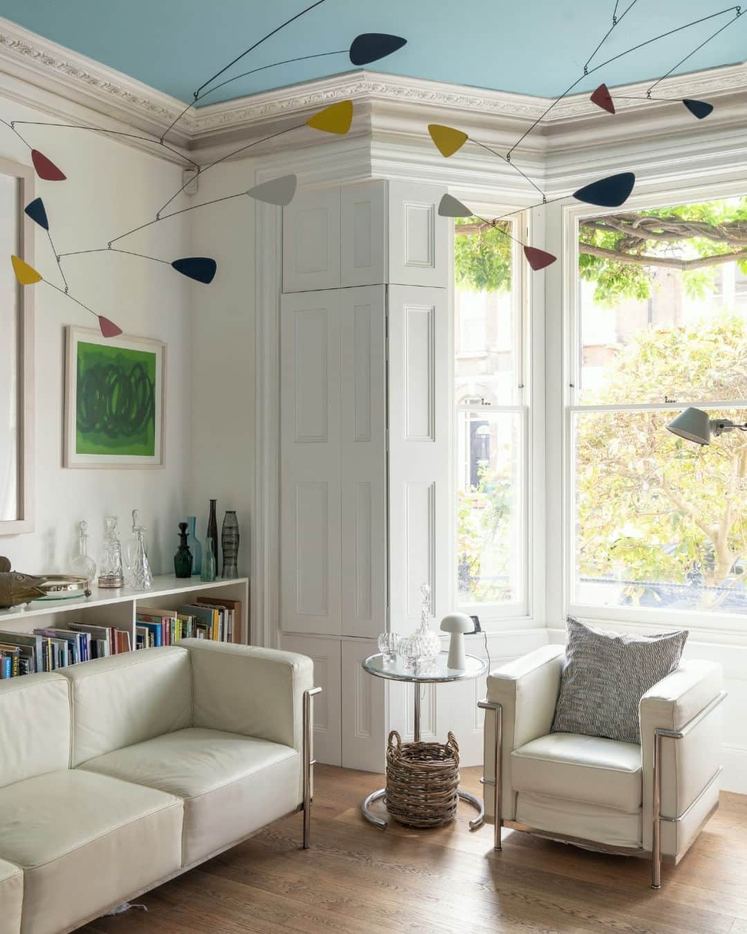 The Modern Houseのインスタグラム：「#forsale Surprise and Delight: a family home in south-east London creatively renovated by the esteemed @knoxbhavan Architects.  Follow the link in bio for the sales listing and to read more about the house.  Bushey Hill Road II, London SE5」