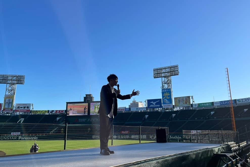 川口徹道さんのインスタグラム写真 - (川口徹道Instagram)「『介護甲子園』  にけつッ！！の前説を見て日本介護協会の理事長さんからMCのオファー頂き、介護甲子園というイベントを大阪の先輩、ゆっき〜さん @yukkey_gko と盛り上げに行かせて頂きました。  初めての甲子園、貴重な経験させて頂きありがとうございます。  また来年も呼んでもらえるよう頑張ります！！  #介護甲子園 @hiraguri.j」11月24日 18時18分 - tetsumichi0609