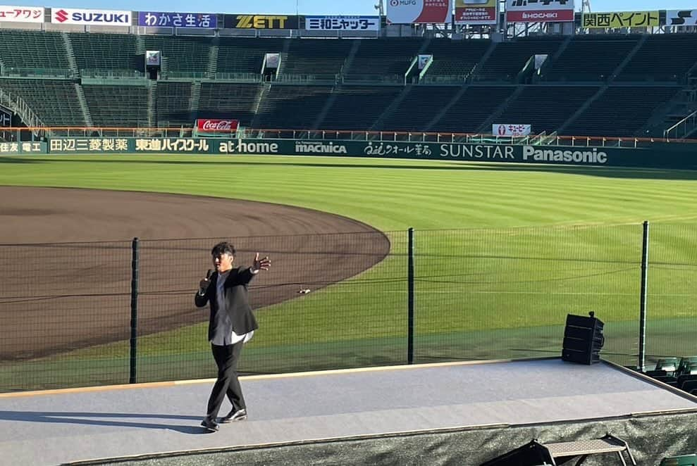 川口徹道さんのインスタグラム写真 - (川口徹道Instagram)「『介護甲子園』  にけつッ！！の前説を見て日本介護協会の理事長さんからMCのオファー頂き、介護甲子園というイベントを大阪の先輩、ゆっき〜さん @yukkey_gko と盛り上げに行かせて頂きました。  初めての甲子園、貴重な経験させて頂きありがとうございます。  また来年も呼んでもらえるよう頑張ります！！  #介護甲子園 @hiraguri.j」11月24日 18時18分 - tetsumichi0609