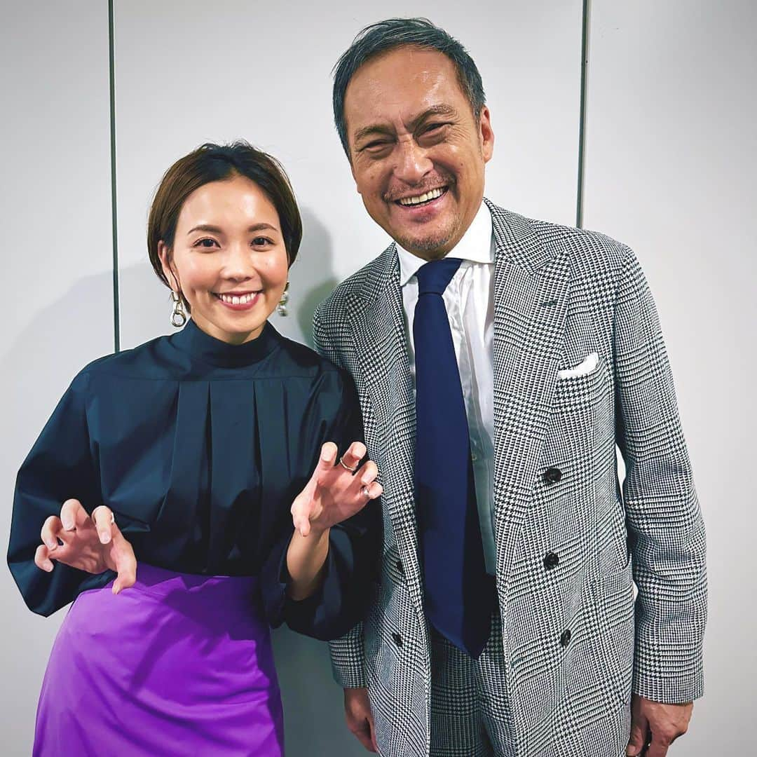 ヒロド歩美さんのインスタグラム写真 - (ヒロド歩美Instagram)「優勝パレードの余韻🐯🐮 昨日は心踊る1日でした！ 午前中は甲子園球場で撮影があり、シニアの皆さんとの出会いもありました⚾️ 御堂筋に移動して、たくさんのオリックスファン阪神ファンとお話できました✨ 人生初の優勝パレード取材に興奮しながら、東京へ戻り…✈️ その夜の報道ステーションでは、虎党の渡辺謙さんとタイガースについてお話しさせていただくという、ご褒美のような1日を過ごしました✨ 謙さんからは、熱狂的ファンという言葉以上の愛情を感じました。  最近よくこのポーズしてる私… 「それ、ガォーポーズだね！」と、さすが謙さんです🐯また甲子園で会いましょう！と約束してくださいました🏟️  #ガオー」11月24日 18時19分 - hirodo_ayumi