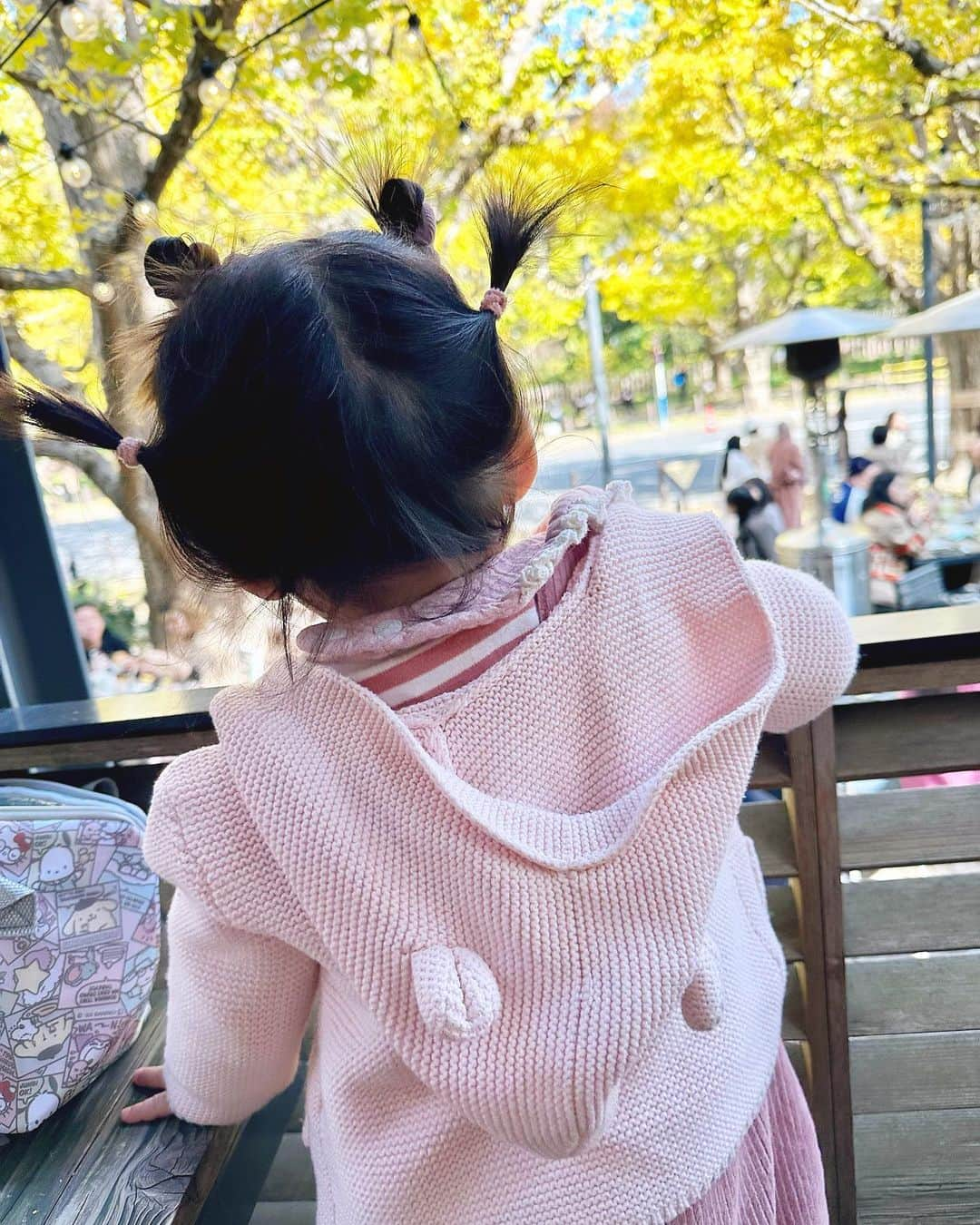 横町ももこさんのインスタグラム写真 - (横町ももこInstagram)「💖  銀杏並木さんぽ👶💛  今年の冬はあったかくてお散歩が楽しい🤝💕  #銀杏並木  #外苑前いちょう並木  #子育てママ  #赤ちゃんのいる生活  #赤ちゃんのいる暮らし  #10ヶ月ベビー  #10monthsold  #令和5年ベビー #女の子ベビー #👶🌸 #ベビーモデル #親子モデル #公式たまひよグラマー  #ブロガー #インフルエンサー #ママインフルエンサー #フリーランスモデル #横町ももこ」11月24日 18時19分 - momochadayo