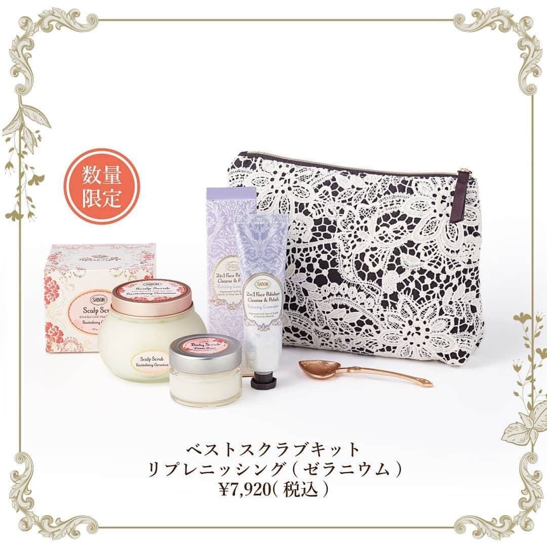 SABON Japanさんのインスタグラム写真 - (SABON JapanInstagram)「【SABONベストセラーのスクラブ3種🛀】  SABONは、 日々の暮らしの中に自然に包まれる安らぎを届け、 幸せと豊かさを呼び込みます。  ミネラルをバランスよく含む死海の塩と太陽を いっぱい浴びて育った地中海沿岸の植物の恵み。  ２つの自然が織りなすハーモニーは、 洗う・磨く・潤す を基本とするシンプルなボディケア、 フェイスケア、ヘアケアとなり、五感を通して肌と心を潤します。  肌を磨いて潤し、落としながら与える美容習慣。 新しくなったヘッドスクラブと共に香りに 心満たされるバスタイムが、 肌や髪の新たな美しさを引き出します。  《3つのスクラブをお試しできる素敵なキットを発売中🎁》 ベストスクラブキット 全3種 ¥7,920(税込) ※店舗と公式オンラインストアでは付属品のポーチが異なります。  心まで満たしてくれるSABONの香りとともに、 至福のケアタイムをお楽しみください🛁  #SABON#bodyscrub#bodycare#サボン#ボディスクラブ#ボディケア#フェイスポリッシャー#ボディスクラブ#ヘッドスクラブ#香り#ボディケア#角質ケア#スクラブ#保湿#保湿ケア#オイル美容#美容#オイル#植物性オイル#ベスコス#バスタイム#SABONのボディスクラブ#ボディケアルーティン#SABONのスクラブ#sabonの香り#ミント#ラベンダー #ゼラニウム」11月24日 18時34分 - sabon_japan