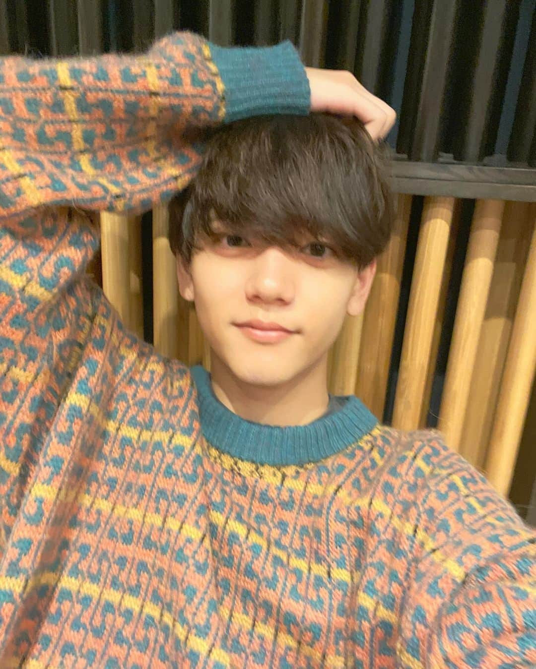 中島颯太さんのインスタグラム写真 - (中島颯太Instagram)「このニットが着れる季節じゃな🧶  #そたおしふく   今日もラジオありますぅ！ 20時から生放送、是非きいてくださいー！ #DYFF 📻」11月24日 18時32分 - sotanakajima_official