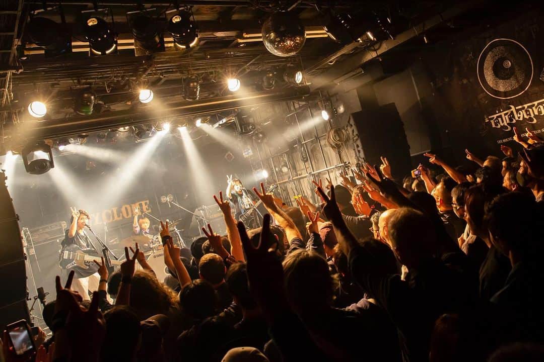 ASTERISM（アステリズム）さんのインスタグラム写真 - (ASTERISM（アステリズム）Instagram)「・ 🔹LIVE🔹 Thank you for coming to our one-man show"THE DECISION" at SHIBUYA CYCLONE in TOKYO🙏️☺️  It was a ridiculously great tour final!!😊  🎸NEXT GIG🎸 Nov. 24th Fri(A few hours later!) at @animefestivalasia in Singapore🇸🇬  ⚡️More Info⚡️ http://animefestival.asia/afa23  photograph📸 by @kazuyakohsakaa   #ASTERISM #アステ #LIVE」11月24日 18時42分 - asterism.asia