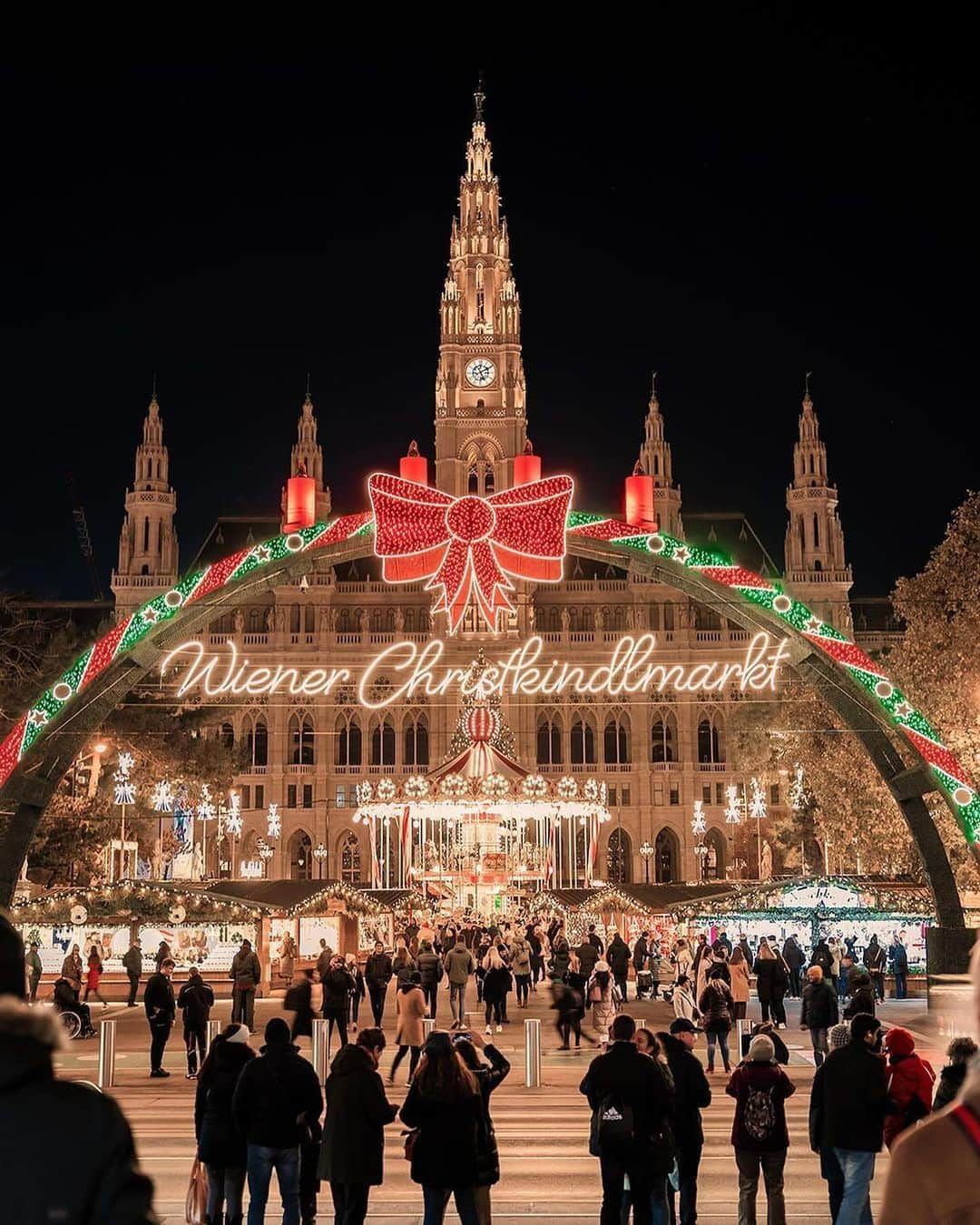 Wien | Viennaのインスタグラム：「Vienna‘s Christmas spirit captured by the amazing photographer @ihab.982. 💫🎄🎁 #ViennaNow  📍Rathausplatz, Karlsplatz, Wiener Staatsoper, Hofburg Palace  #vienna #wien #viennagram #travelgram #traveleurope #christmasmagic #christmasworld #christmasmarket #weihnachtsmarkt #christmasdecorations #christmasdecor #christmasdecorating #traveltips #viennablogger #viennaaustria #viennagram #viennalove #viennacity #vienna_go #wienliebe #rathaus」