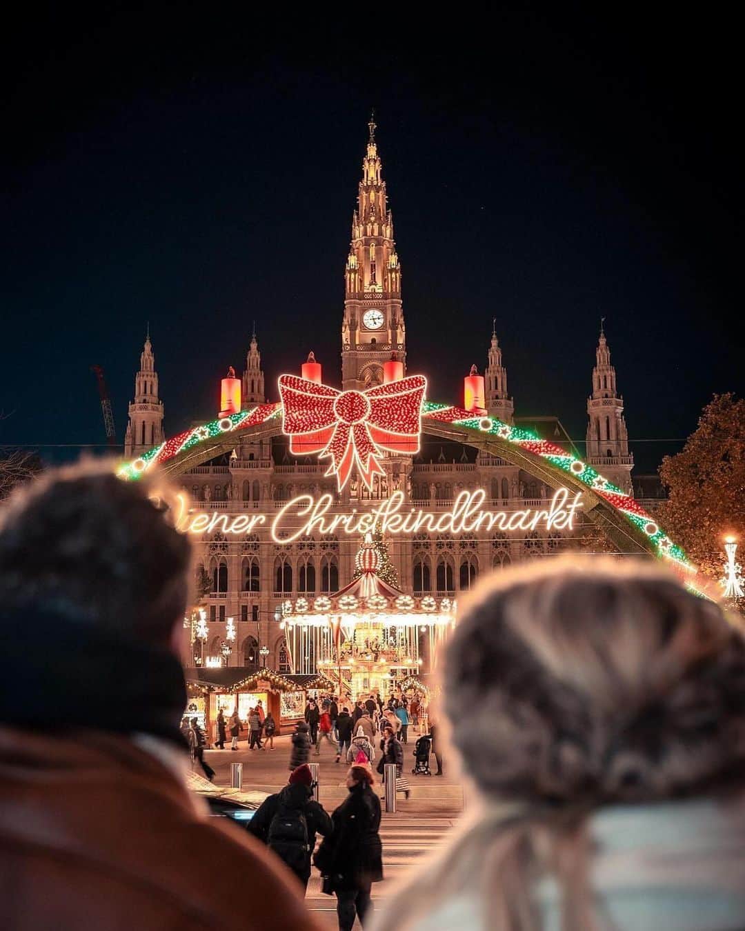 Wien | Viennaさんのインスタグラム写真 - (Wien | ViennaInstagram)「Vienna‘s Christmas spirit captured by the amazing photographer @ihab.982. 💫🎄🎁 #ViennaNow  📍Rathausplatz, Karlsplatz, Wiener Staatsoper, Hofburg Palace  #vienna #wien #viennagram #travelgram #traveleurope #christmasmagic #christmasworld #christmasmarket #weihnachtsmarkt #christmasdecorations #christmasdecor #christmasdecorating #traveltips #viennablogger #viennaaustria #viennagram #viennalove #viennacity #vienna_go #wienliebe #rathaus」11月24日 18時42分 - viennatouristboard