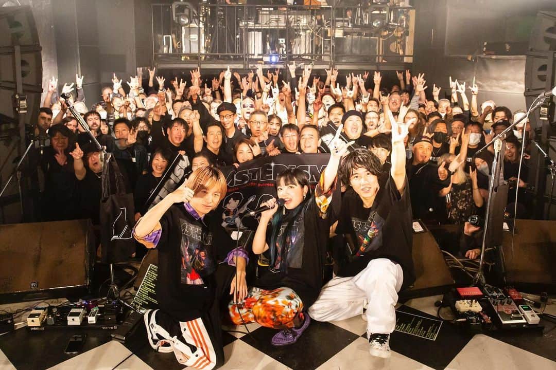ASTERISM（アステリズム）のインスタグラム：「・ 🔹LIVE🔹 Thank you for coming to our one-man show"THE DECISION" at SHIBUYA CYCLONE in TOKYO🙏️☺️  It was a ridiculously great tour final!!😊  🎸NEXT GIG🎸 Nov. 24th Fri(A few hours later!) at @animefestivalasia in Singapore🇸🇬  ⚡️More Info⚡️ http://animefestival.asia/afa23  photograph📸 by @kazuyakohsakaa   #ASTERISM #アステ #LIVE」