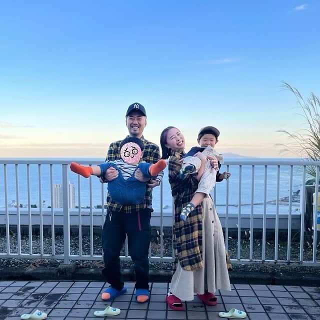 NON-Pのインスタグラム：「11月23日 いいファミリーの日👨‍👩‍👦  1人多い、家族写真👨‍👩‍👦‍👦笑  #1123 #いいファミリーの日  #👨‍👩‍👦 or 👨‍👩‍👦‍👦 #笑 #これからもよろしくね」