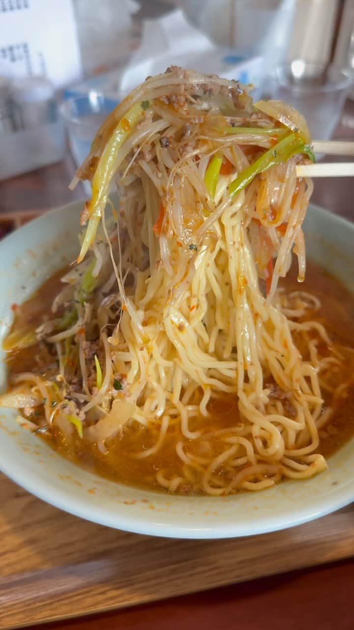 ロシアン佐藤のインスタグラム：「💭ジブリの世界に迷い込んだようなカフェ風の店内で頂けるホッコリラーメン💭  【潮風工房　まつむら屋】 🔽 島根県松江市八束町入江１２１１－５  ⁡🥢 ◾︎トマタン  →トマトのたんたんめん。 具材感たっぷり。お野菜たっぷり！ スープからはしっかりトマトの旨みがあって、香りも濃厚。 スープは炭火で炊いていらっしゃるそうです。🙂🙃♡  唐揚げはでかくてタレがたっぷり。 セットのボリューム感がとてもいい感じでした🫶 店内はカフェのようで秘密基地のようで、不思議な感じ。 雑多な色々や薪が積んである雰囲気がジブリの世界みたいでどきどきした。  マヨネーズのラーメンも人気らしくて、今度食べてみたい🍜  #まつむら屋 #ラーメン #松江ラーメン #島根ラーメン」