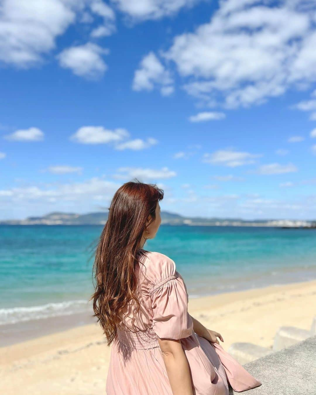 高沢奈苗さんのインスタグラム写真 - (高沢奈苗Instagram)「.  📍古宇利島　  車で行ける離島🏝️  噂通り、白い砂浜青い海🏖️🥹  綺麗だった〜癒された🌿  .  .  #古宇利島 #沖縄 #沖縄旅行 #女子旅 #沖縄の離島 #沖縄ドライブ」11月24日 18時44分 - nanaetakasawa