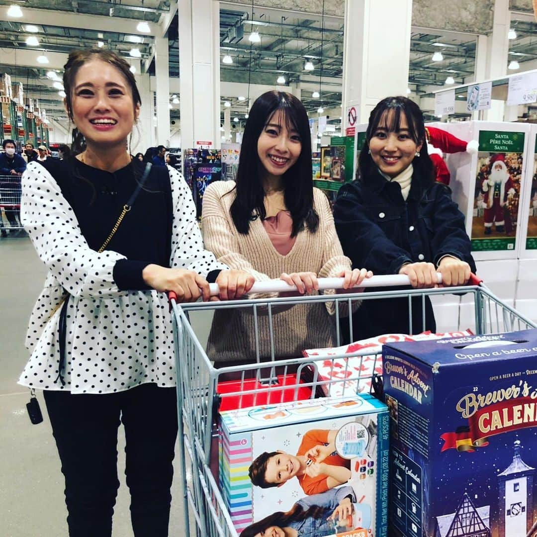 朝日放送「おはよう朝日土曜日です」のインスタグラム：「冬もコストコでお買い物やで！🎄  #コストコ#トコトコさん#尼崎#お買い物#爆買い #なないろリサーチ #11月25日放送#見てね  #おは土#おはよう朝日土曜日です#ABCテレビ #小椋寛子#堀くるみ」