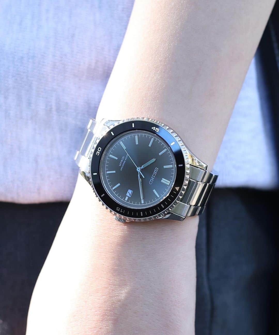 名古屋パルコのインスタグラム：「. 【南館1F】 HIROB  11/23〜通常販売開始  AP STUDIO × HIROB Exclusive Watch 目指したのは女性が身に着けつけられるビッグブレスウォッチ  都会的なデザインでジェンダーレスに楽しめる腕時計です。 人気モデルが待望の通常販売開始です！  no.22130890003330 ¥55,000  〒460-0008 愛知県名古屋市中区栄3-29-1 名古屋パルコ南館1F HIROB  お問い合わせはこちらまで 052-211-9316  営業時間 10:00〜21:00」
