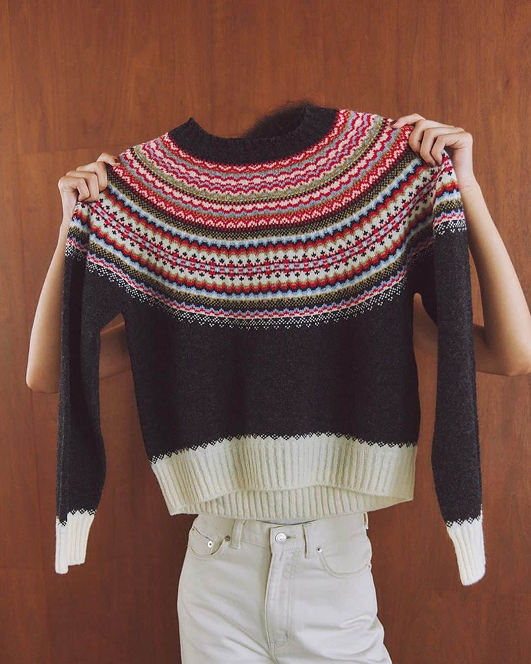 TOMORROWLAND_Womensのインスタグラム：「.  FIND YOUR KNIT  織りなす糸の柔らかさと着飾ることの美しさ。 この冬もニットは欠かせない。  自分だけの特別な一枚を求めて。   #tomorrow land_jp #tomorrowland_womens #macphee #トゥモローランド」