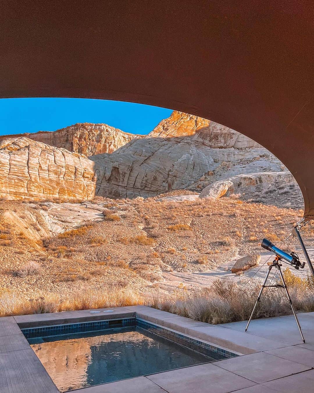 BEAUTIFUL HOTELSさんのインスタグラム写真 - (BEAUTIFUL HOTELSInstagram)「Amidst towering mesas, slot canyons, and rust-colored sands, @indpriw has captured the mesmerizing essence of Amangiri Resort. 🍂✨ Here, you can experience the enchanting beauty of fall in Utah’s rugged landscape as nature’s masterpiece unfolds! 🏞️  📽 @indpriw 📍 @amangiri, Canyon Point, Utah, USA」11月25日 2時00分 - beautifulhotels