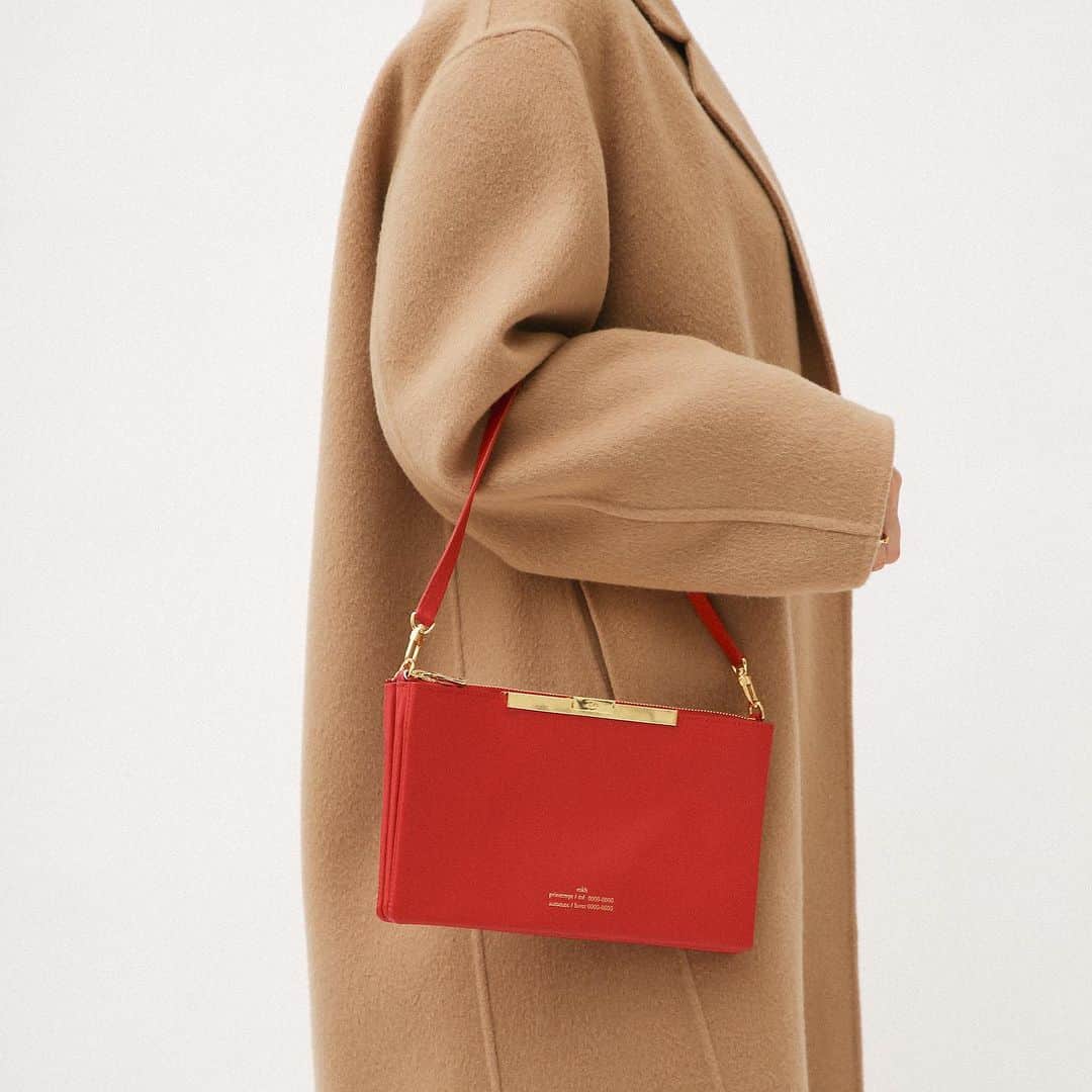 のインスタグラム：「IT BAG  1.2.3 @rokhofficial ¥110,000 福岡・大阪店発売中  5.6 @wandler ¥154,000 発売中  #deuxiemeclasse  #ドゥーズイエムクラス #rokh #wandler」