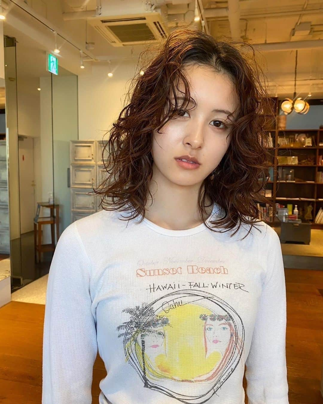 veticaさんのインスタグラム写真 - (veticaInstagram)「medium perm  しっかりと動きをつけたケアパーマ  hair @akkooodasu   #パーマ #ミディアムパーマ #スパイラルパーマ」11月24日 18時49分 - veticatokyo