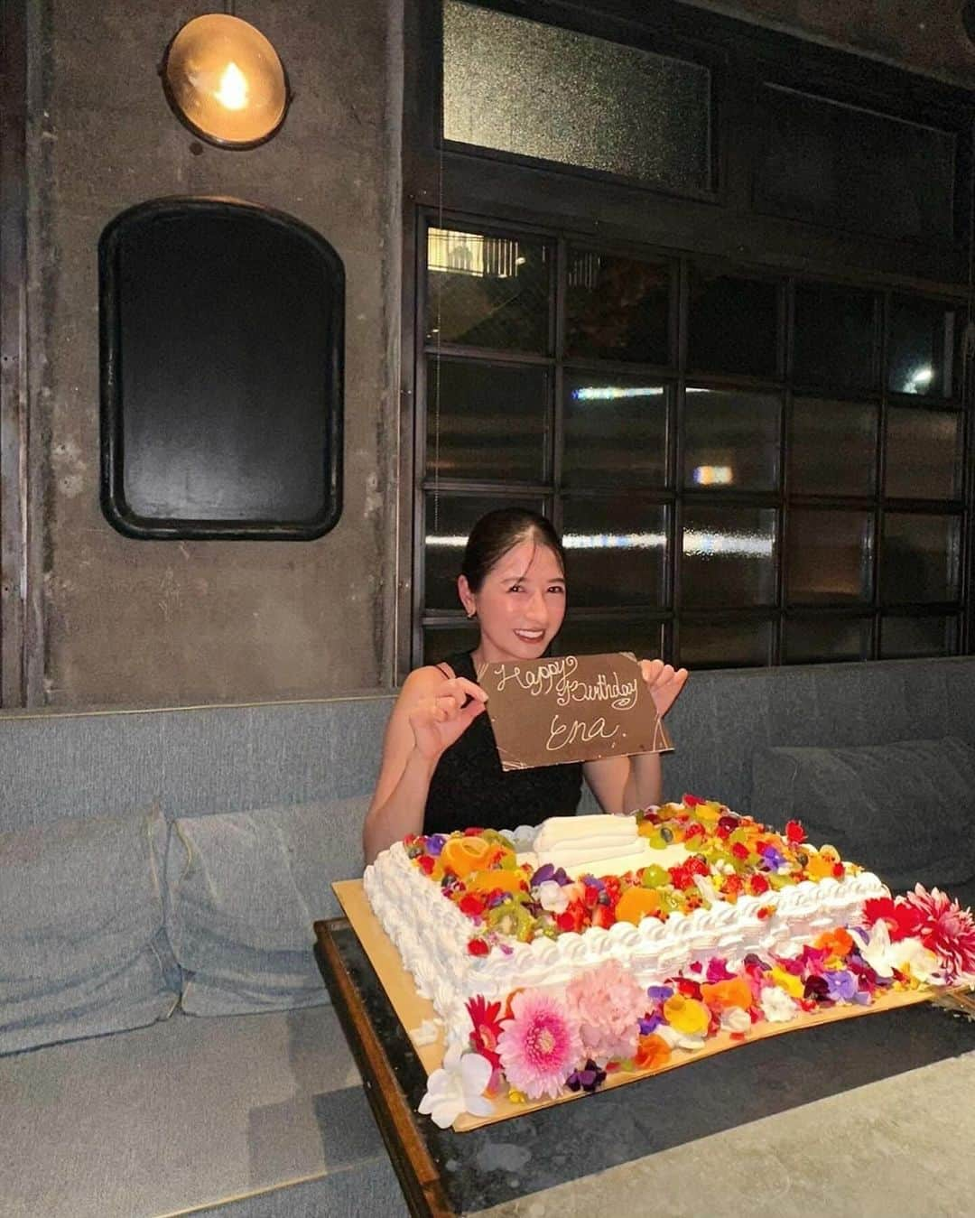 松本恵奈さんのインスタグラム写真 - (松本恵奈Instagram)「38歳になりました🎂 毎年、一年が短くなっていってる気がします。笑 忙しくてバタバタしっぱなしの毎日ですが、 感謝を忘れず幸せいっぱいの一年にしたいと思います！ #clanedesign #clane #お誕生日会 #ありがとう」11月24日 18時52分 - ena1123