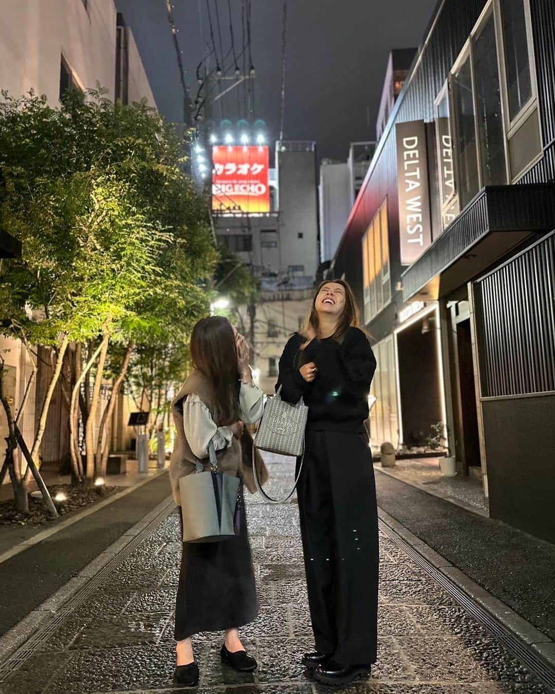 加賀其真美のインスタグラム：「めっちゃ爆笑の写真🤣✨ 理由はわからんけどめっちゃ楽しかったっちゃろーね🥺😆💛 いっぱい笑っていっぱい楽しんで自分がとってもとっても幸せまんでおる事が一番大事☝️💝🩵💕 真美といっぱい笑ってくれる人、募集中〜🙋🙋‍♀️⭐️笑笑」