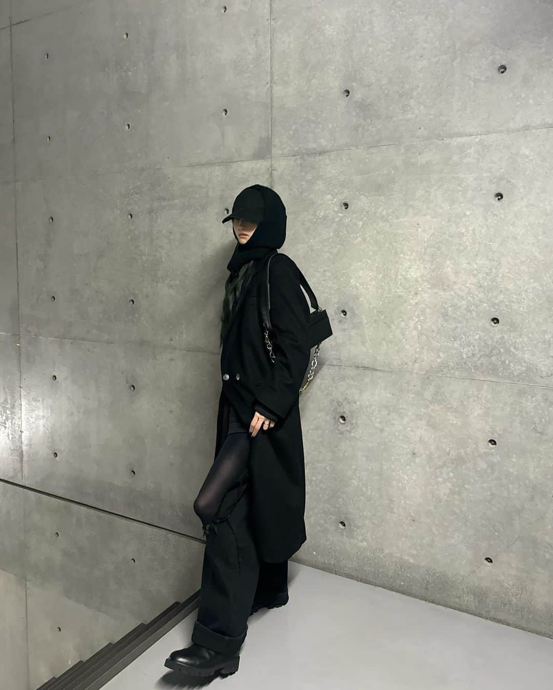 絢さんのインスタグラム写真 - (絢Instagram)「🐸🖤」11月24日 19時00分 - ____ayagram____