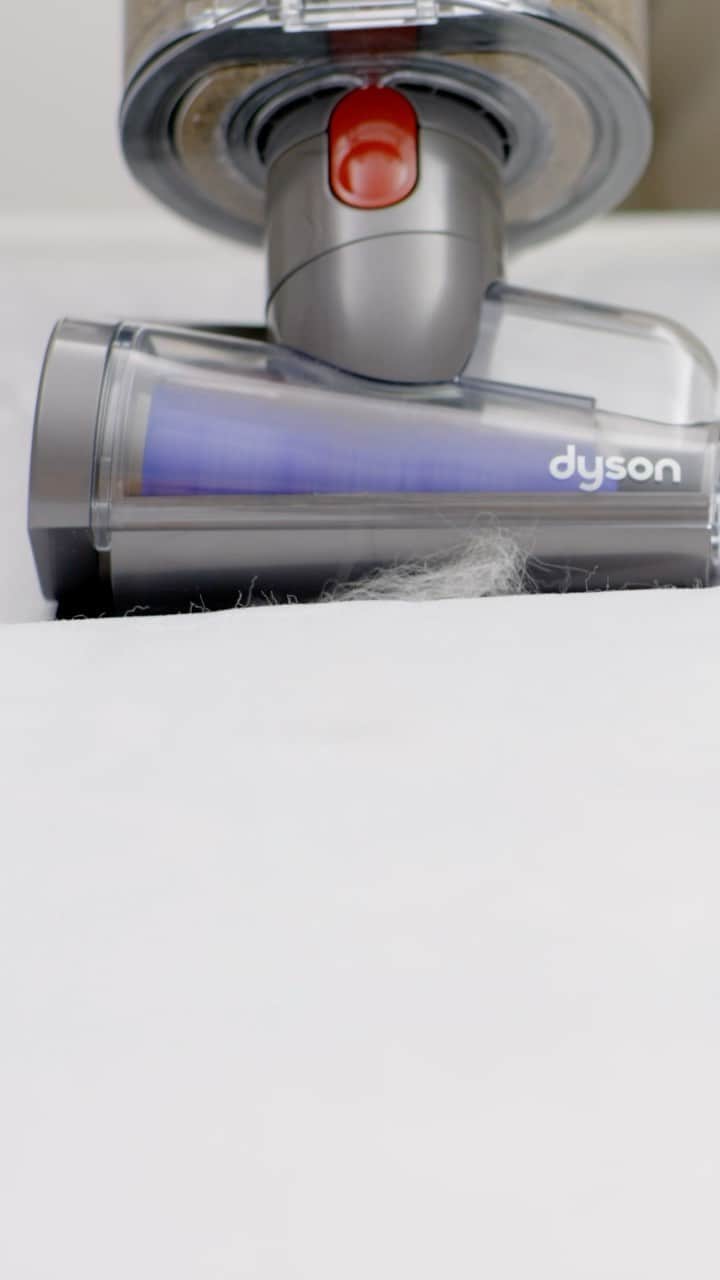 Dysonのインスタグラム：「Hear that?   That’s the sweet sound of Dyson helping you take time out from all the noise Black Friday.   Sounds so satisfying, you could listen to them for hours.  Watch the full version over on our YouTube channel (link in bio).   #BlackFriday #ASMR #DysonTechnology」