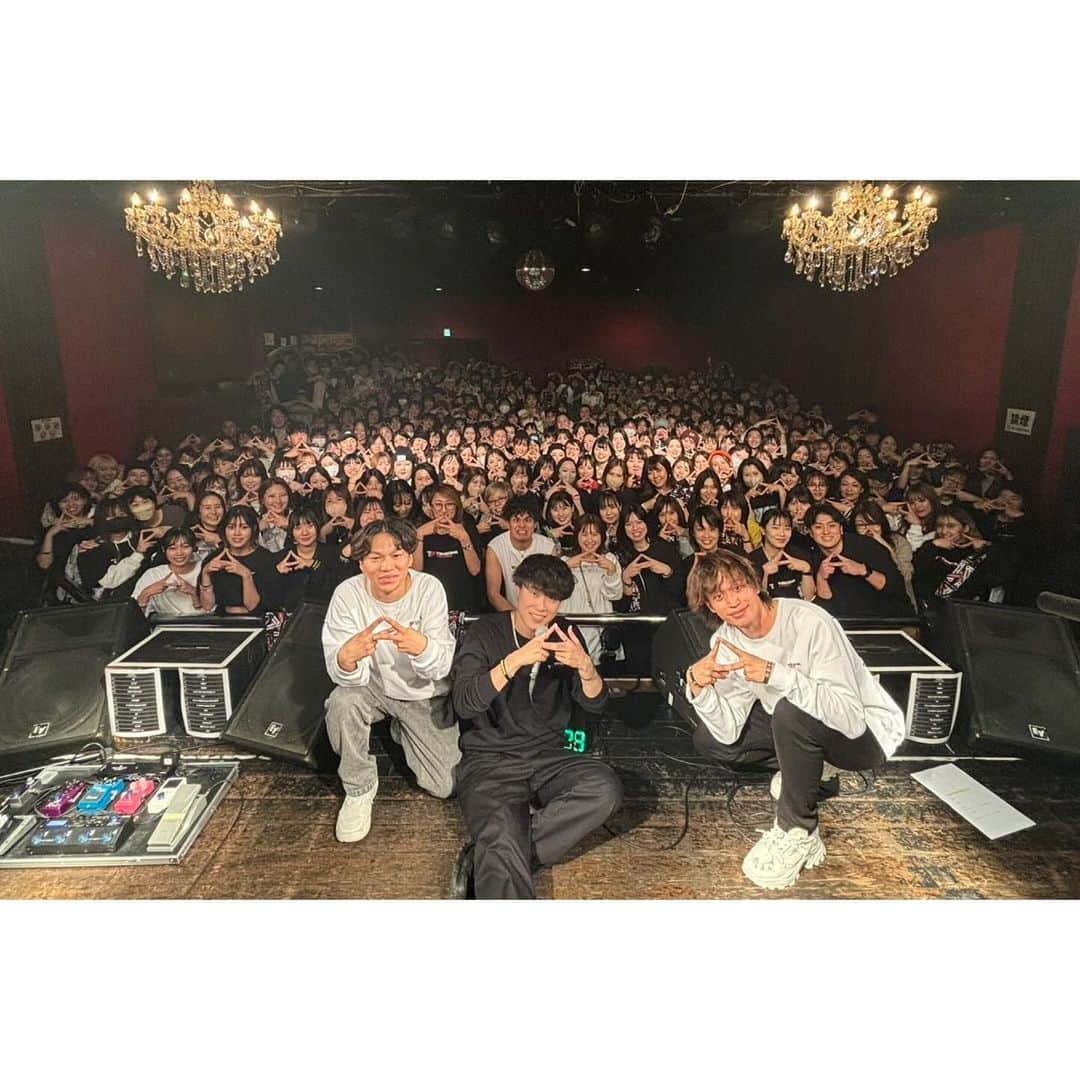 TENSONGのインスタグラム：「2024.11.24(Fri) #初FC限定ライブ - 2023/11/23(Thu)  ／ Thank you 大阪🔥 @梅田Shangri-La ＼  初FC限定ライブ『TENSONG FAMILY Vol.1』にお越しくださったファミリーのみんな👪 どうも有難うございました‼︎ いや〜楽しすぎた(笑) ファンクラブのライブでしか出来ないことを出来たのが何より嬉しい。それを受け入れてくれる方々がいてくれて幸せです。また絶対やりますから🔥 次もみんなで集まろうぜい✌︎😁  NEXT▶︎兵庫 2024/02/10(Sat)@太陽と虎  #TENSONG #sing #song #vocal #guitar #dj #instalike #instagood #instagram #music #LIVE #初ファンクラブ限定ライブ」