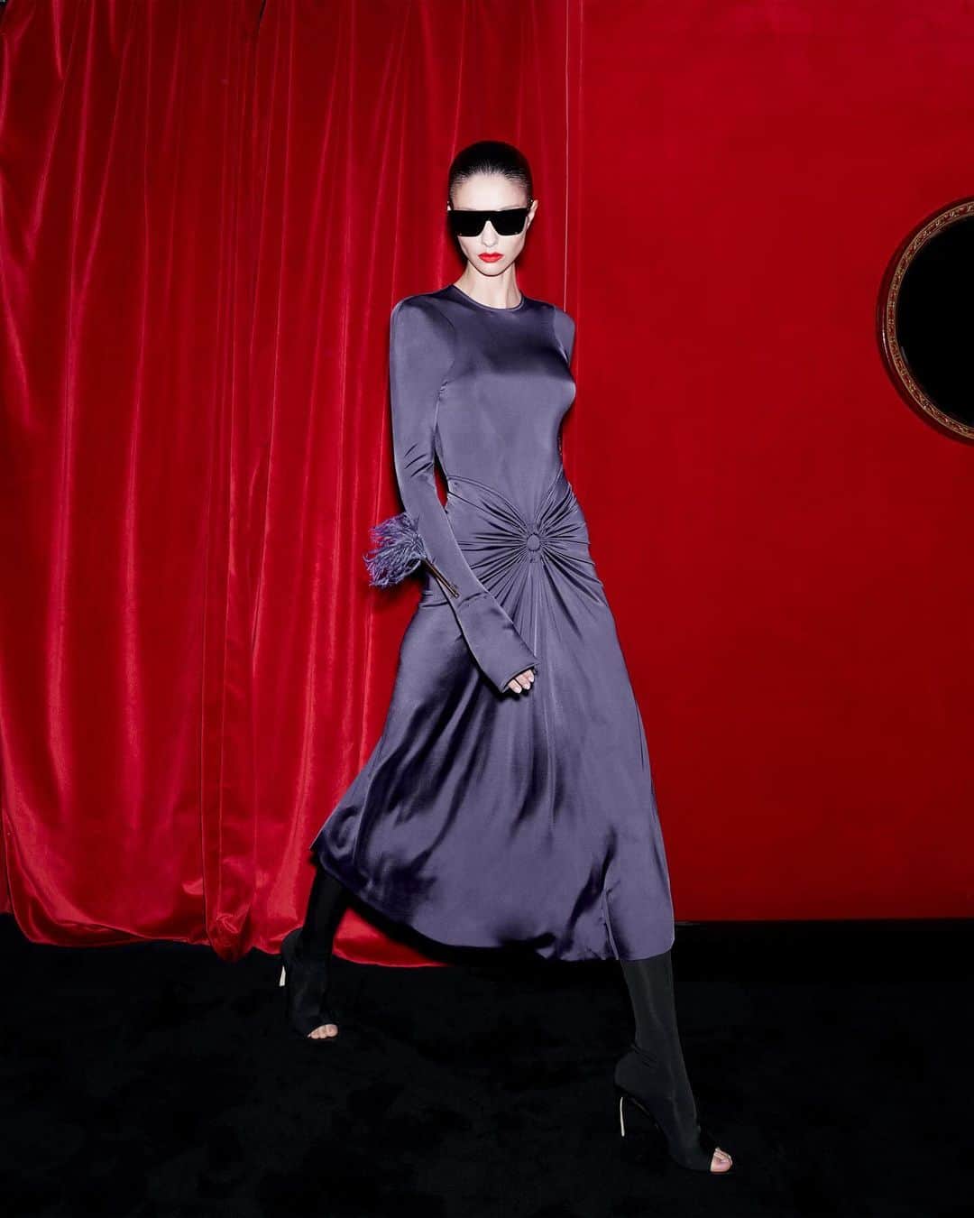 ヴィクトリアベッカムのインスタグラム：「AVAILABLE NOW!   Sophistication in Ultraviolet.   Shop the Long Sleeve Gathered Midi Dress at VictoriaBeckham.com and at 36 Dover Street.   #VBHoliday」