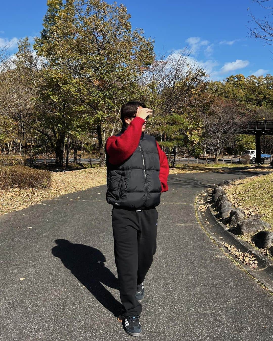 TOMOYAさんのインスタグラム写真 - (TOMOYAInstagram)「. 紅葉シーズンも終わって いよいよ冬来そうだねぇ🥶  #outfit #ootd #mensfashion」11月24日 19時04分 - tomoya_hagiwara