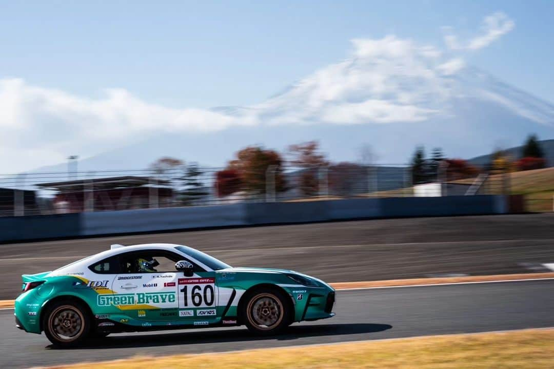 吉田広樹さんのインスタグラム写真 - (吉田広樹Instagram)「TOYOTA GAZOO RACING 86/BRZ Cup🏁 Rd.7 富士スピードウェイ🏎️  昨日から走っていますが 微妙な順位をウロウロしています💦  この路気温や4脱しやすい富士スピードウェイということもあり まとめるのが難しいです。。。  明日からは予報的にも更に冷え込みそうなので しっかりまとめれるよう集中して挑みます‼️  #埼玉トヨペットGreenBrave #greenbrave #grgarage浦和美園 #GR86 #BRIDGESTONE #RE09D #IDI #大石博久カメラマン」11月24日 19時09分 - hiroki44da