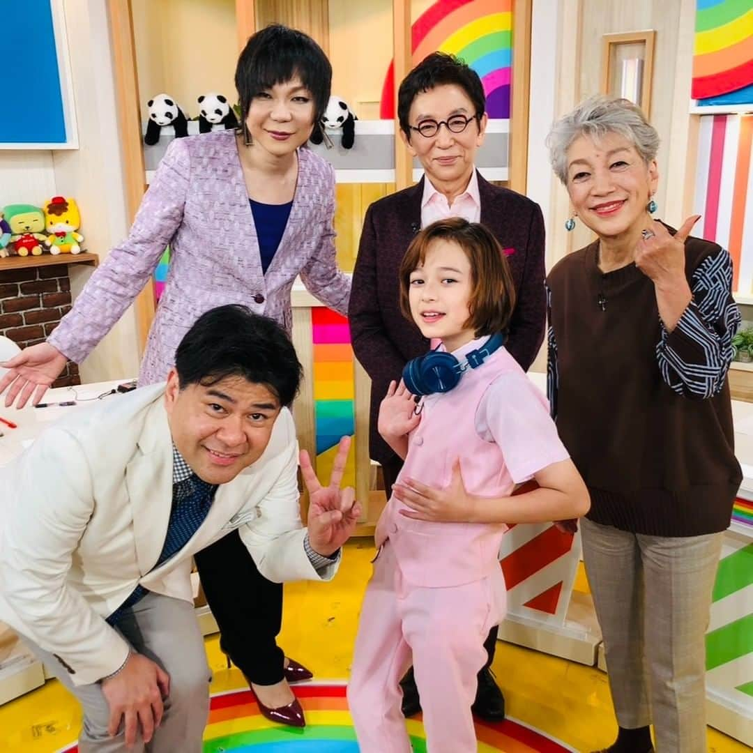 5時に夢中！ジョナサンの天気予報のインスタグラム：「本日のゲストは古舘伊知郎さん✨ 古舘さんとミエさんがロケに行った群馬ふしぎ発見！は第二弾にしてミエさんの入浴シーンが！ 古舘さんの前バリ発言にはミエさんの鋭いツッコミが炸裂しましたね✋  次回もお楽しみに♨️  #gojimu #５時に夢中！」