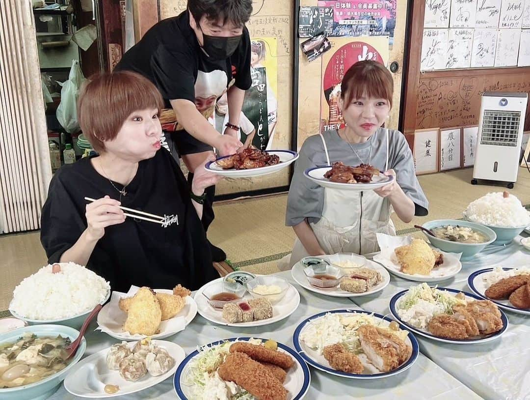 あこさんのインスタグラム写真 - (あこInstagram)「文福飯店さん②✨ 私たちが命名させていただいた『ペコパンチ‼︎!はらぺこスペアリブ』🔥文福飯店さんには作れない料理はない…！！美味しい…！！いつもたくさんのお料理ありがとうございます🙇✨ #文福飯店 #デカ盛り #大食い #双子 #はらぺこツインズ #大食い女子 #먹방 #대식가 #먹팔  #먹스타그램 #大胃王 #モッパン #ความตะกละ #Ham ăn #Gula」11月24日 19時06分 - harapeko__ako