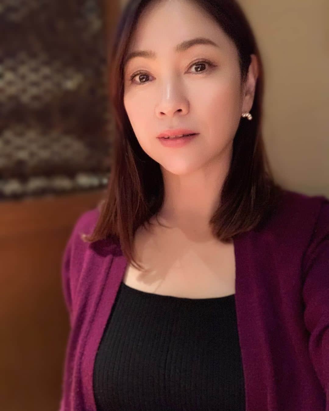 田中悦子のインスタグラム：「皆様、お疲れ様です💕  今日は暖かい一日でしたが また明日から冷えるみたいです。 私もなんだかまた調子悪くなってるような🤣 睡眠しっかりとって 栄養もとって🍷🤣 体調崩さないようにしましょ❣️  #お疲れ様でした #明日も仕事だー😭」