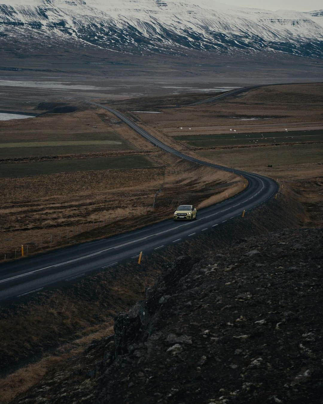 Enzo Cariniさんのインスタグラム写真 - (Enzo CariniInstagram)「I have some photos from my trip to Iceland last year for the Skoda Enyak IV that I haven't shared yet. I hope to be able to go back there under different circumstances. Iceland is an incredibly beautiful place, offering many photography opportunities. I hope to capture even more memorable moments on a future trip.  #skoda #iceland #car」11月24日 19時13分 - enzo_carini