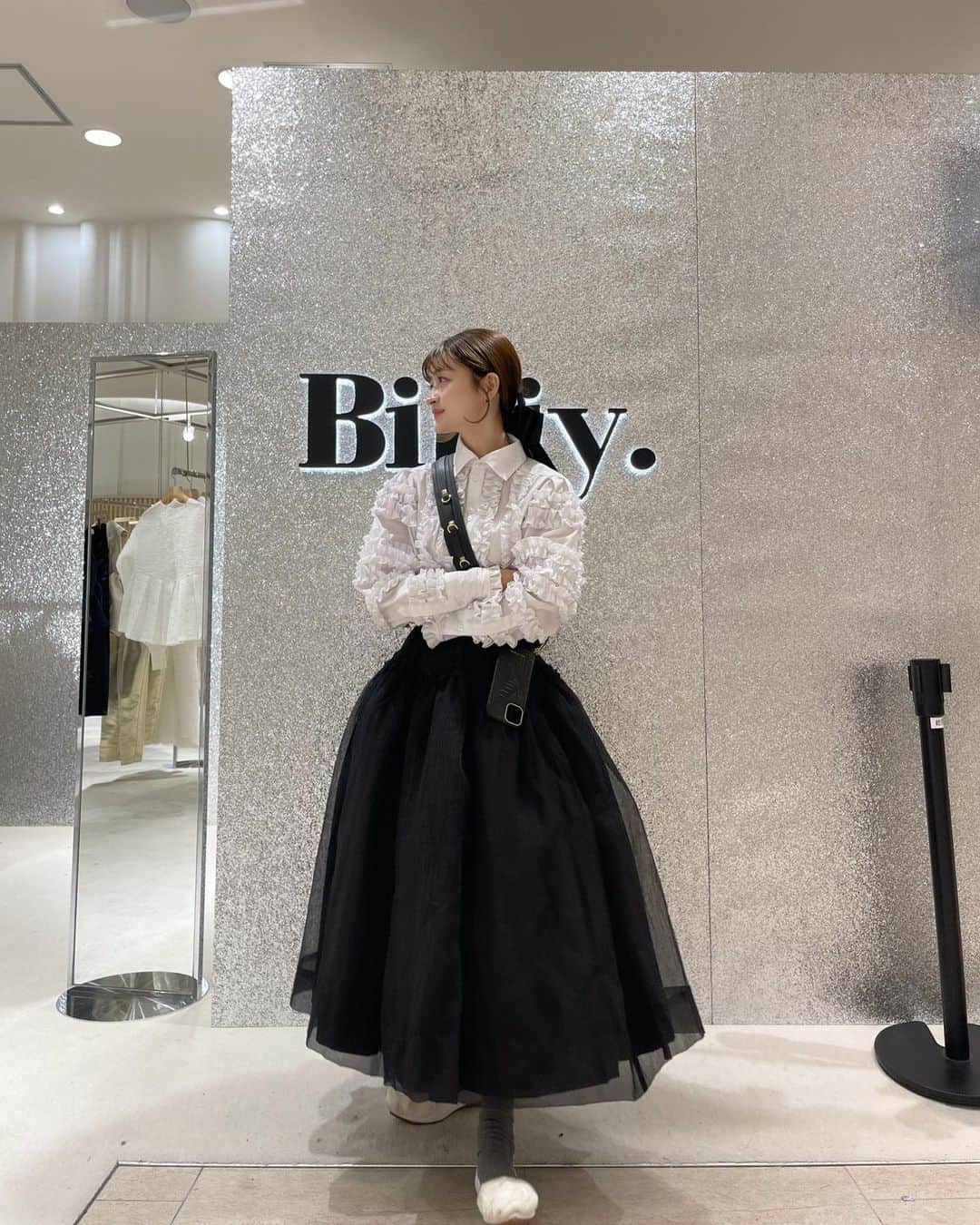 YUYUのインスタグラム：「B.BOUTIQUE OSAKA day1-2🧥🎀🧢  🩶 @bibiy_official  #BSHOULDERSTRAP #LYLAFRILLBLOUSE #BSCARLETTSKIRT #OffenBibiyshoes  #ELISATWEEDJACKET #NOELLESHEERDRESS #BDAPHNE」