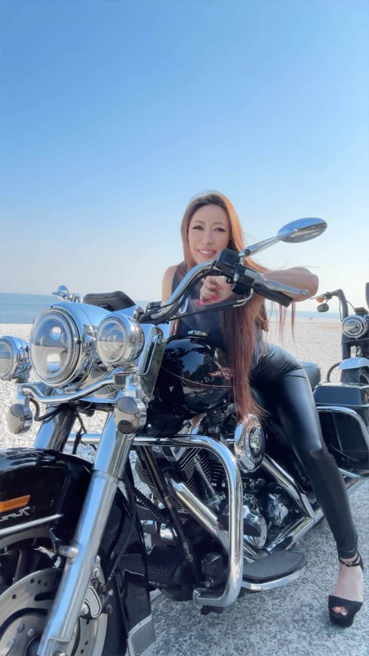 MANAのインスタグラム：「よい週末を♡🏍️☺️🌺  HARLEY-DAVIDSON #harleydavidson #bikegirk #バイク女子 #ハーレー女子」