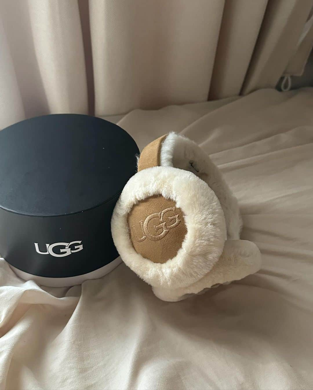 みなまつさんのインスタグラム写真 - (みなまつInstagram)「探していたイヤマフ @ugg  ありがとう🥲♡ やさしい 一日にこにこで歩いていた🧣 ⁡ #me」11月24日 19時16分 - minamatsu_