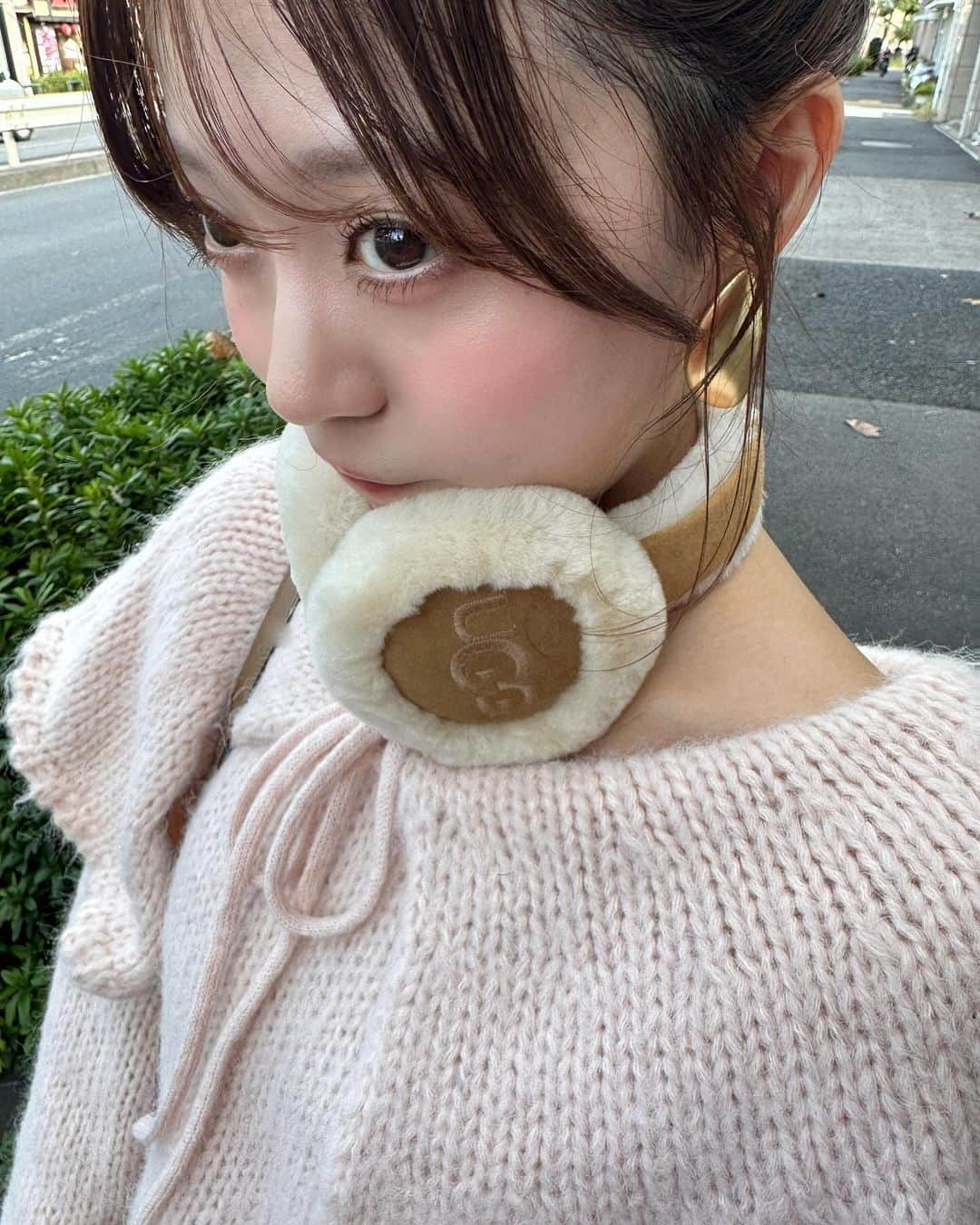 みなまつさんのインスタグラム写真 - (みなまつInstagram)「探していたイヤマフ @ugg  ありがとう🥲♡ やさしい 一日にこにこで歩いていた🧣 ⁡ #me」11月24日 19時16分 - minamatsu_