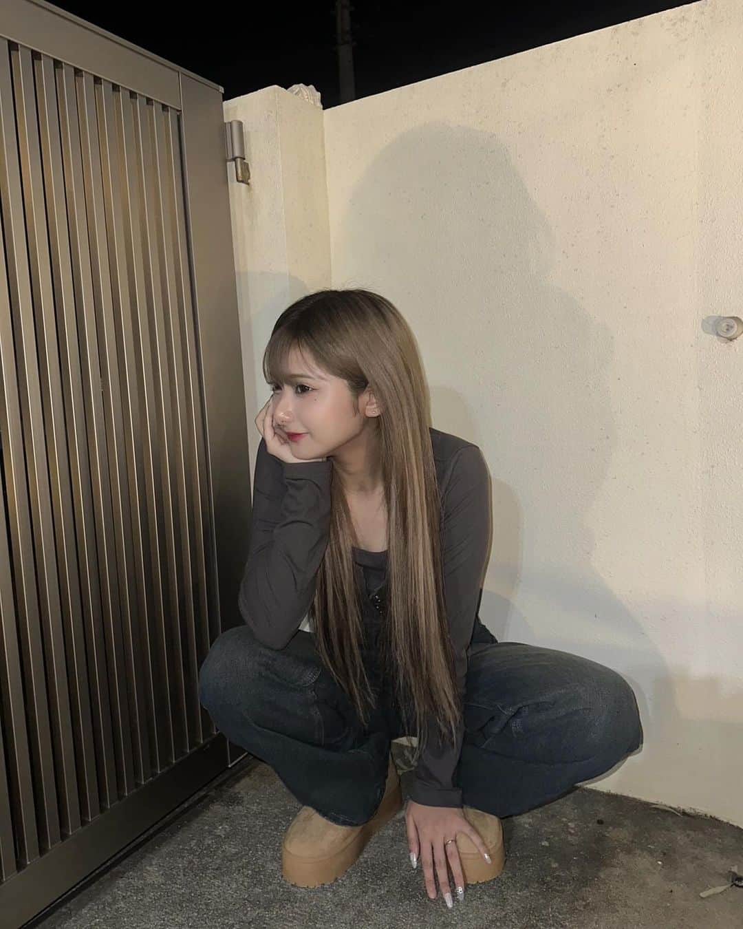 横田未来のインスタグラム：「SHEINで冬服コーデ選んでみた🙏🏻🩷  お買い上げ金額1～5,999円まではセール価格より15%OFF、6,000円以上は20%OFFが適用されるよ〜🖖🏻🖖🏻 利用期限は、1月31日まで！！！  1コーデ目  トップス → 12032061   ジーンズ →13651883   ブーツ →  21414991  2コーデ目  トップス→  12927960   ジーンズ→  13652152   ブーツ→21414991  どっちも可愛くてお気に入り💚💚 【試すたび、好きが見つかる。届くたび、好きが増えてく】🩷🩷  クーポンコードは、【BFJP216】  みんなチェックしてみてね🌙  #PR #SHEINGoodFinds#SHEINblackfriday #SHEINforAll #loveshein #ad #saveinstyle @shein_japan」
