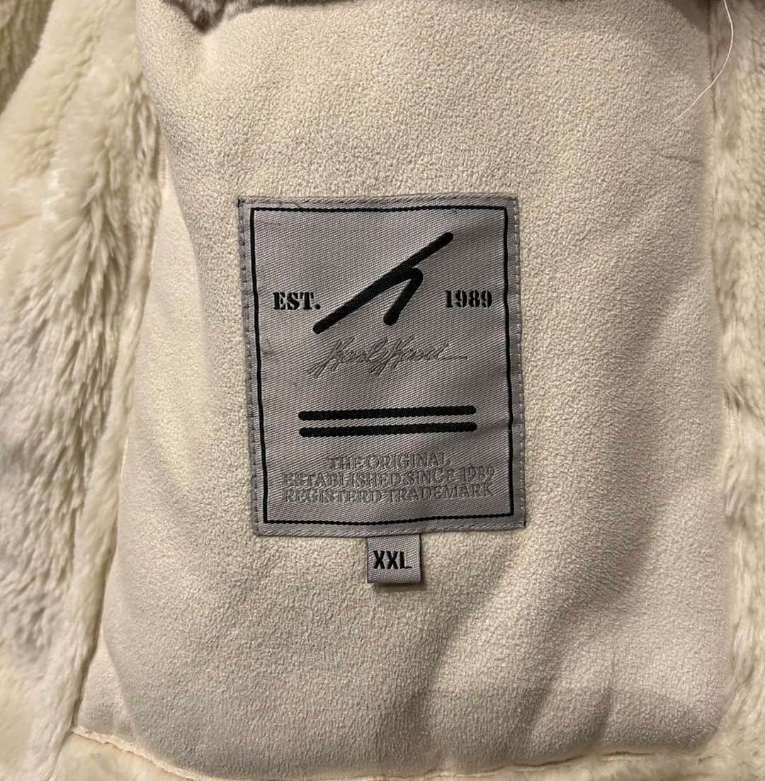 dudeさんのインスタグラム写真 - (dudeInstagram)「【 NEW ARRIVAL 】 ・ Karl Kani - Zip-up Mouton Jacket (XXL) ・ ・ ・ こちらの商品はdudeアカウントプロフィールのURL「dude online」より通販可能な商品となっております ・ @dude_harajuku @dude_harajuku_daily」11月24日 19時25分 - dude_harajuku