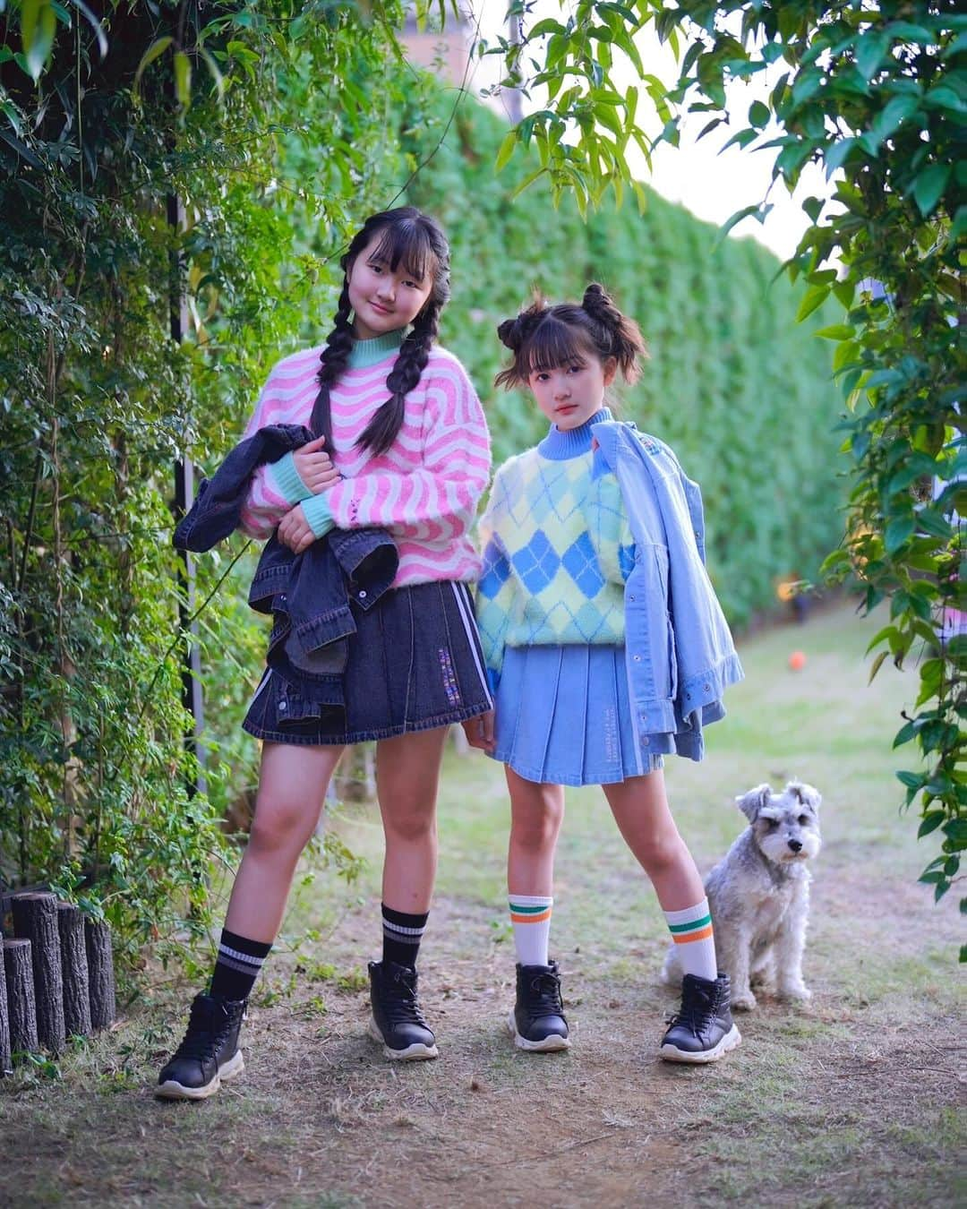 はねまりさんのインスタグラム写真 - (はねまりInstagram)「たまごっち✖️ALGY✖️BREEZEコラボアイテム発売🥳 洋服のデザインも色も🩵全部可愛いです🩷 90cmから160cmまであります。 洋服以外にも色々ありますが、皆さん、ぜひぜひチェックしてね👍  まりちゃん(身長135cm) 130cm着用😃 はねちゃん(身長155cm) 150cm着用🥰  #はねまり #はねまりチャンネル #algy #たまごっち #子供服 #キッズコーデ #小学生コーデ #中学生コーデ #子供コーデ #ファッション #キッズファッション #通学コーデ #お揃い #ユーチューバー #hanemari #youtuber #fashion #tamagotchi #js   @algy_official  @tmgc_official_jp @breeze__official」11月24日 19時25分 - hanemarisworld