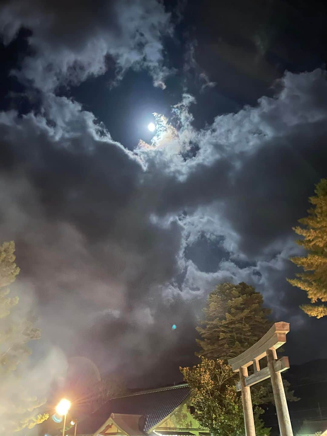 佐々木みすずさんのインスタグラム写真 - (佐々木みすずInstagram)「物部神社の夜空は神秘的🥰」11月24日 19時20分 - misuzusasaki