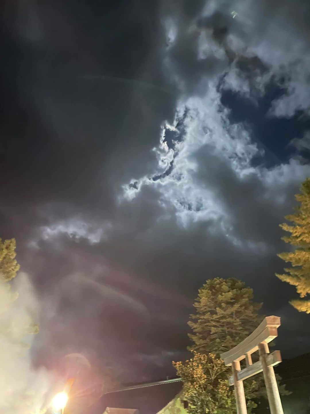 佐々木みすずのインスタグラム：「物部神社の夜空は神秘的🥰」