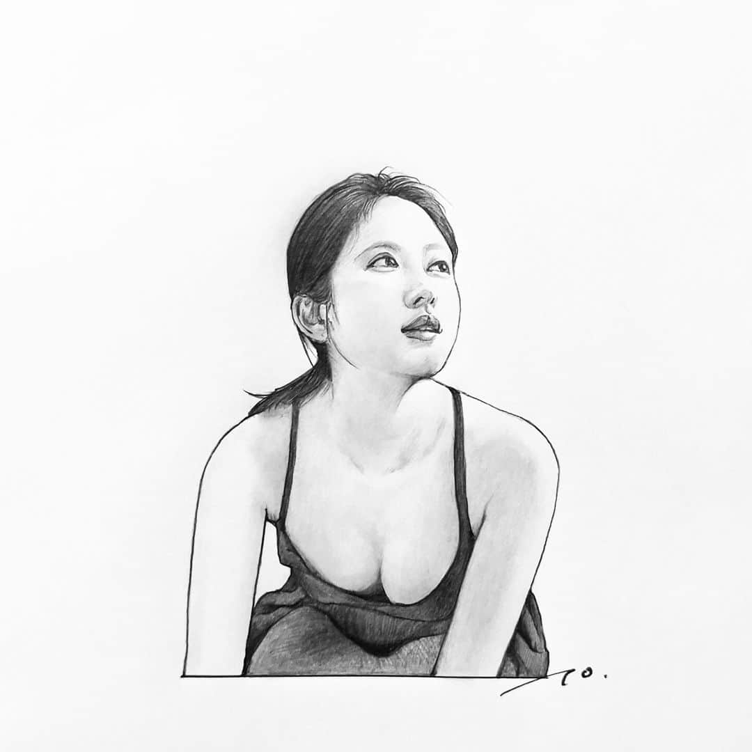 逢坂庵のインスタグラム：「23sketch1125 ・ ・ #pencildrawing #portrait #portraitsketch #monochrome #actress #illustagram #imadamio #mioimada #鉛筆画 #イラストグラム #人物画 #素描 #モノクロイラスト #美人画 #今田美桜 #東京リベンジャーズ #いちばんすきな花 #年末ジャンボ」