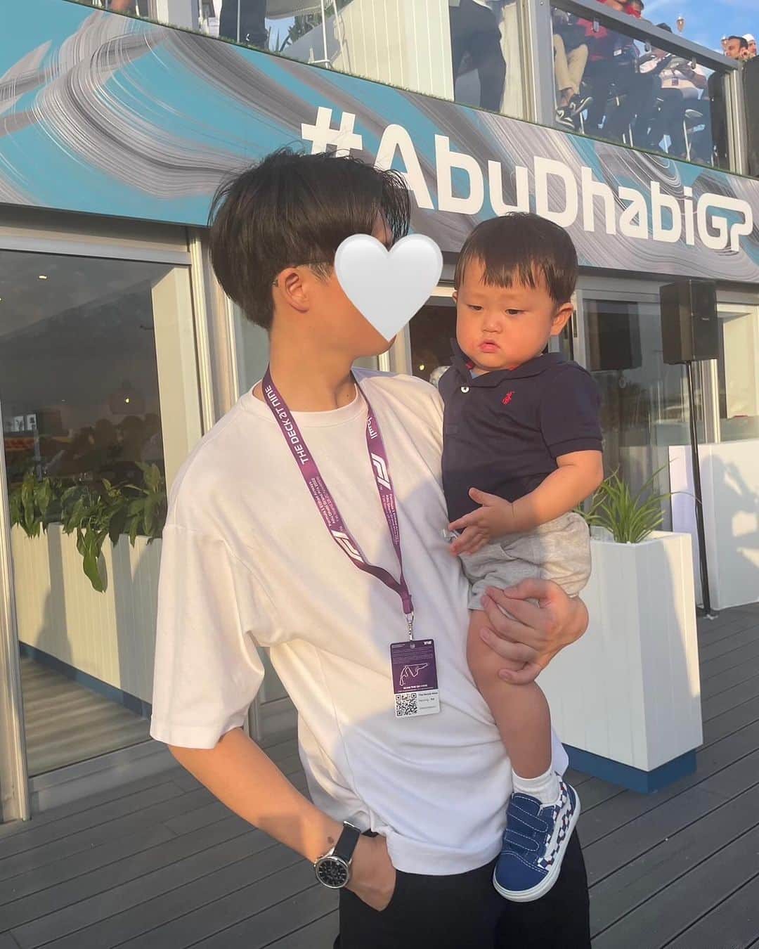 ひるいちかさんのインスタグラム写真 - (ひるいちかInstagram)「abudhabi F-1GP🏎️🏎️🏎️ あっという間に一年経ってた😂 初めてのF-1観戦に フードもドリンクもフリーフローで最高な席だった‥😚 それにしても去年の息子ムチムチすぎる！ 車大好きになって今年は一緒に楽しめそう✨ #abudhabigp  #abudhabif1  #yasisland #dubai #abudhabi #海外子育て#駐在妻  #海外子育てママと繋がりたい  #アブダビ妻」11月24日 19時23分 - hiruichika