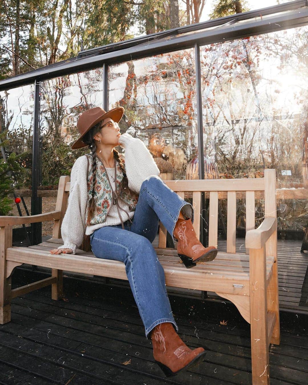 KONDOUMIYUのインスタグラム：「⁡ ⁡ ⁡ 初めてしまむらに行った時に 購入した思い出のベストが主役 ✌🏽笑 ⁡ 今年はベスト集めがち 🐃🪶 ⁡ ⁡」