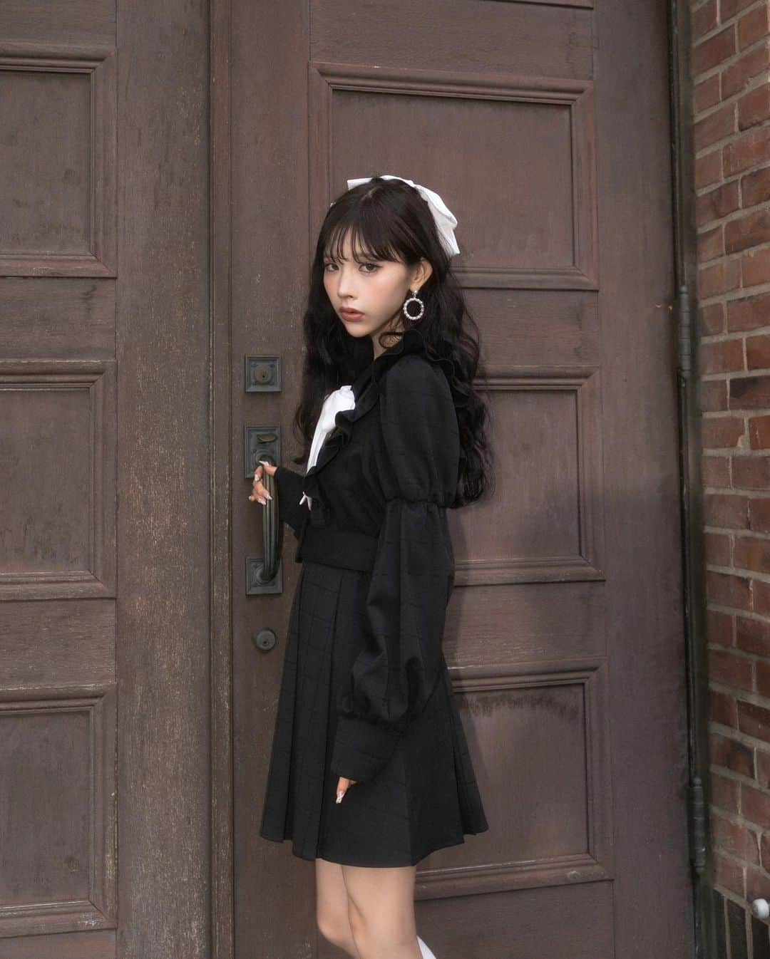 BUBBLESさんのインスタグラム写真 - (BUBBLESInstagram)「ㅤㅤㅤㅤㅤㅤㅤㅤㅤㅤㅤㅤㅤ ㅤㅤㅤㅤㅤㅤㅤㅤㅤㅤㅤㅤㅤ ㅤㅤㅤㅤㅤㅤㅤㅤㅤㅤㅤBUBBLES Winter / November,2023  ☑︎ pleats frill one-piece ¥9,500+tax color :  black / gray https://www.sparklingmall.jp/c/sparklingmall_all/BS71333 ㅤㅤㅤㅤㅤㅤㅤㅤㅤㅤㅤ _____________________________________________  #bubbles #bubblestokyo  #bubbles_shibuya #bubbles_shinjuku #bubblessawthecity #bubbles #new #clothing #fashion #style #styleinspo #girly #classicalgirly #brushgirly #harajuku #shibuya #newarrival #revival #november #aw #winter #2023_BUBBLES #November2023_BUBBLES」11月24日 19時31分 - bubblestokyo