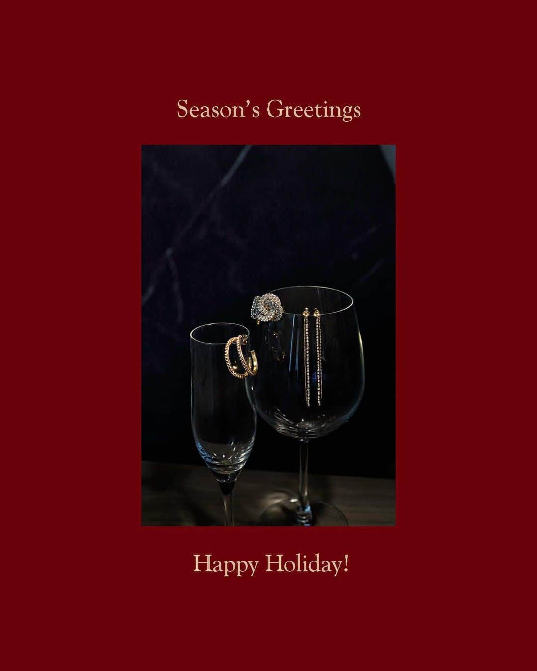 ロペさんのインスタグラム写真 - (ロペInstagram)「-GIFT CATALOG- ⁡ 今年のクリスマスはどんなプレゼントを贈りますか？ ROPÉでは大切な人が喜ぶギフトを多数セレクト。 パートナーへ送るマフラーやストールの人気のギフトから1年頑張った自分へのご褒美アイテムまで幅広くご用意しました。 大切な人に感謝を込めて、、、 喜ばれるギフトアイデアをご紹介いたします。 ⁡  J'aDoRe JUN ONLINEでご購入いただけます。   ⁡ ⁡ @rope_jp  @jadorejunonline #ギフト #クリスマスギフト #プレゼント #クリスマスプレゼント #冬コーデ  #冬カラー #ロペ #ROPÉ #ropejp」11月24日 19時33分 - rope_jp