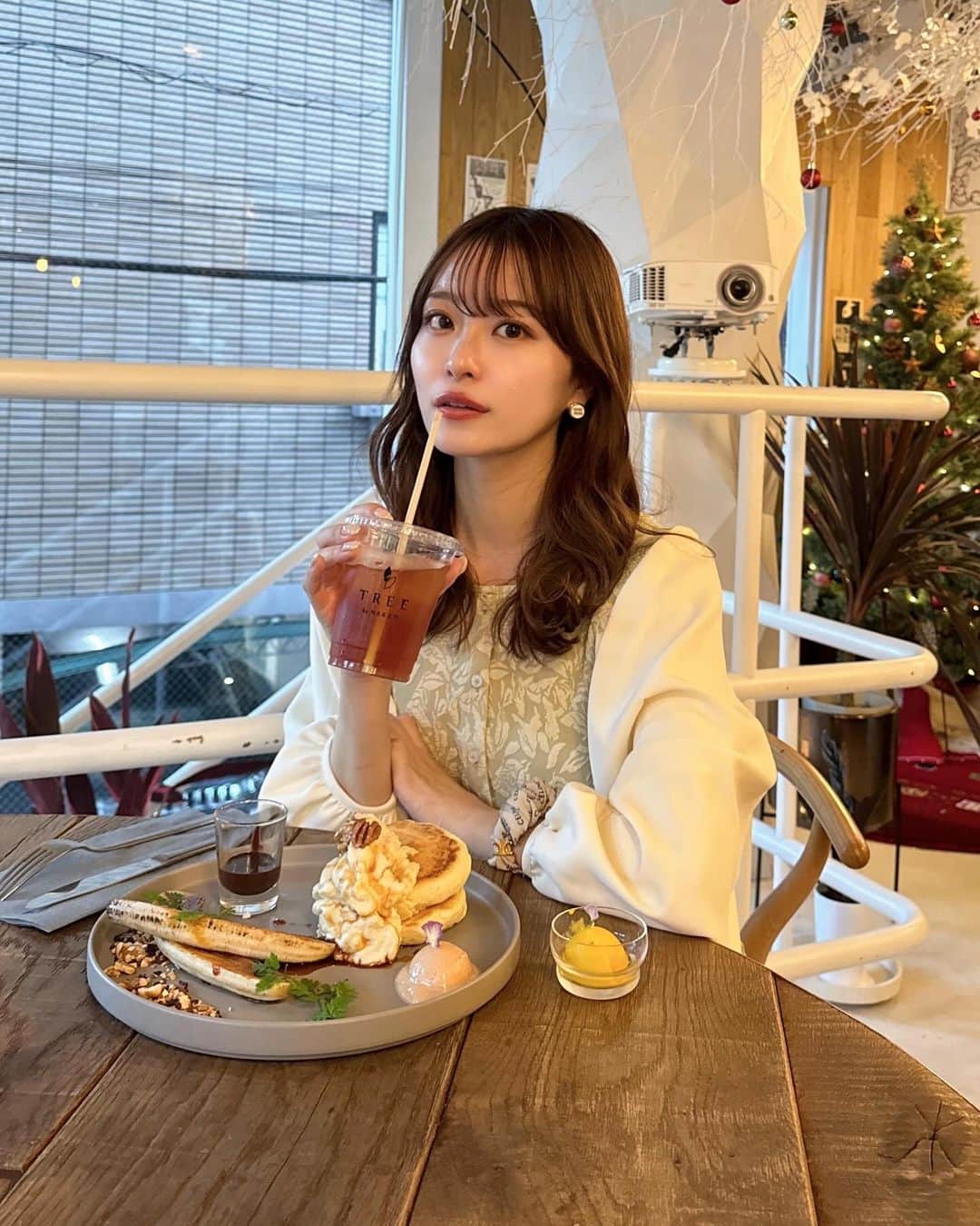 吉次玲奈のインスタグラム：「今日は @vannie__u のhappybag②に入ってるワンピースを着たよ🎄 ⁡ 1枚でコーデが完成するし、可愛すぎる〜お気に入りです♡ ⁡ happy bag残りわずかなのでぜひみんなチェックしてみてね！☺️ ⁡ #秋コーデ #秋服 #秋服コーデ #カーディガン #カーディガンコーデ #着回し #着回しコーデ #ニット #冬コーデ #シャツ #ロングブーツ #ロングブーツコーデ #キャミワンピ #キャミワンピース #キャップコーデ #秋冬コーデ #冬服 #ブラウスコーデ #ブラウス #福袋 #2024福袋 #シャギー #シャギーニット  #ヴァニーユー #ゾゾタウン #zozotown購入品 #zozotown #156cmコーデ #骨格ウェーブ #骨格ウェーブコーデ」